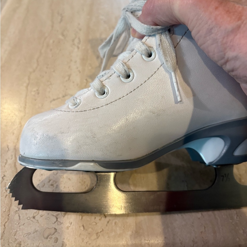 Soft Skate by Jackson Mark 1 White Figure Skates, 12J (12 Junior) Blade is 7 1/3 - Picture 7 of 16